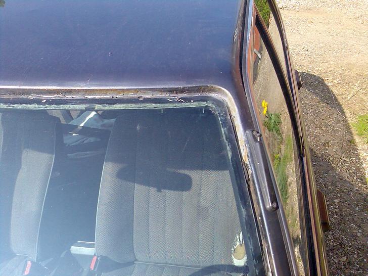 Toyota Carina 2 - Ja, gummi listen mangler hele vejen rundt.. Men den er dog tæt.. billede 17