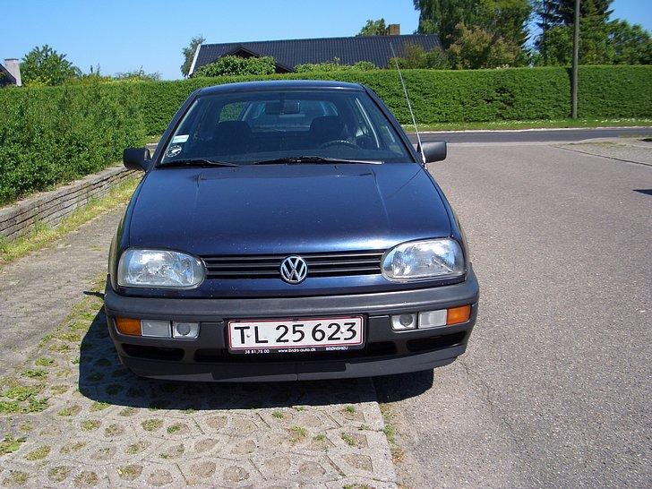 VW Golf 3 Ccr Rotrex - Her står den så dengang da min farfar købte bilen... der er sket meget siden da :) billede 2