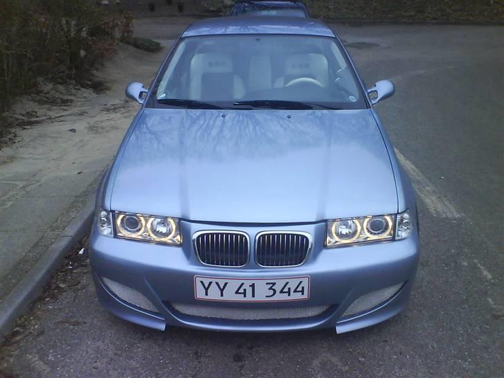 BMW 318i billede 1