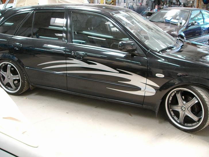 Mazda 323F billede 2