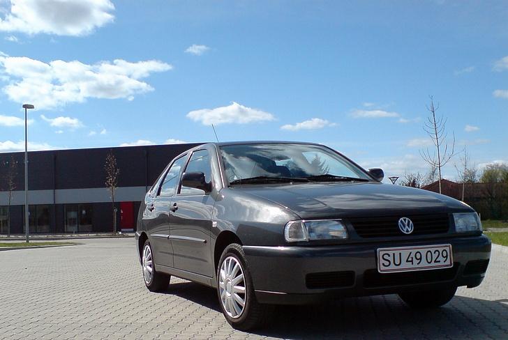 VW Polo Classic [SOLGT] - Nye hjulkapsler som erstatning for den ene der blev nakket. De får lov til at sidde på til der er råd til alu. billede 16