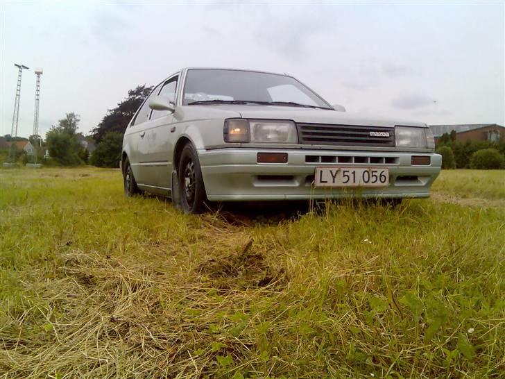 Mazda 323 BF SOLGT billede 1