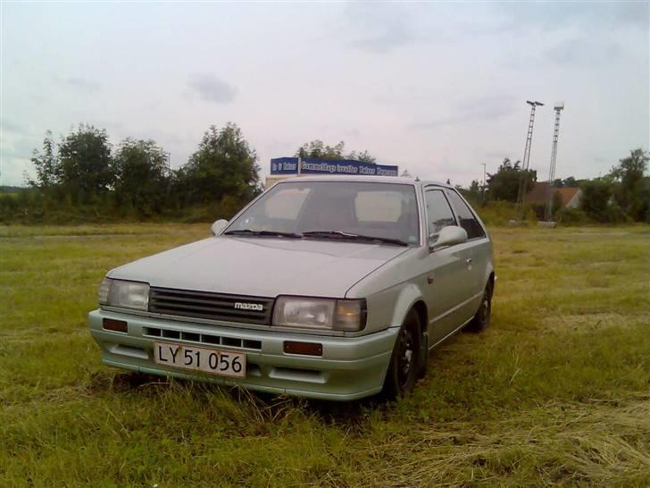 Mazda 323 BF SOLGT billede 2