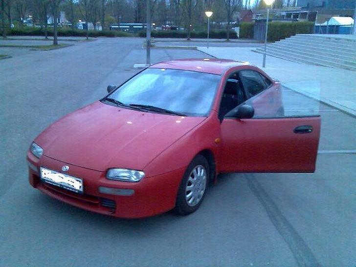 Mazda 323F BA *Solgt* billede 2