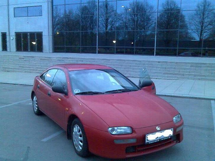 Mazda 323F BA *Solgt* billede 3