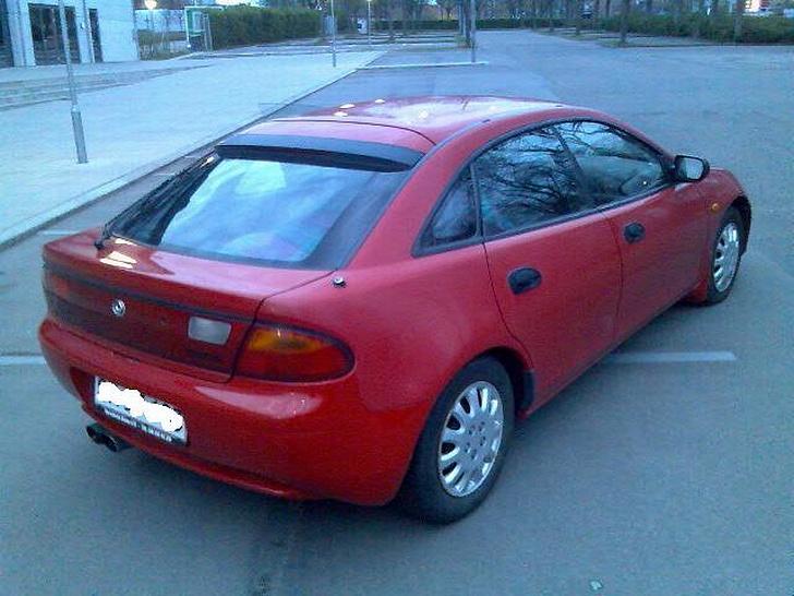 Mazda 323F BA *Solgt* billede 4