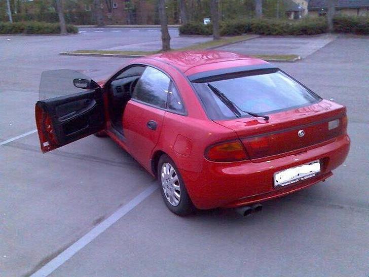 Mazda 323F BA *Solgt* billede 5