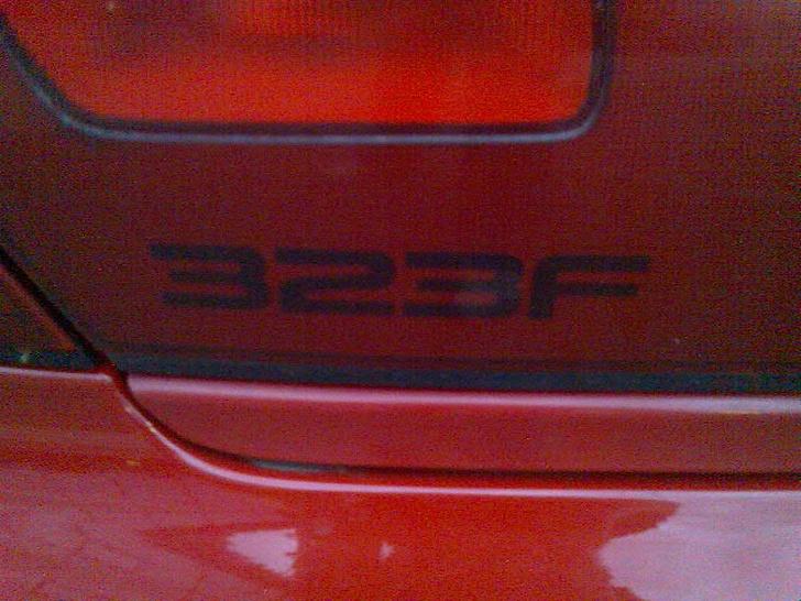 Mazda 323F BA *Solgt* billede 9