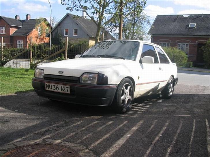 Ford Escort 1,6 (solgt) billede 2