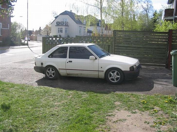 Ford Escort 1,6 (solgt) billede 3