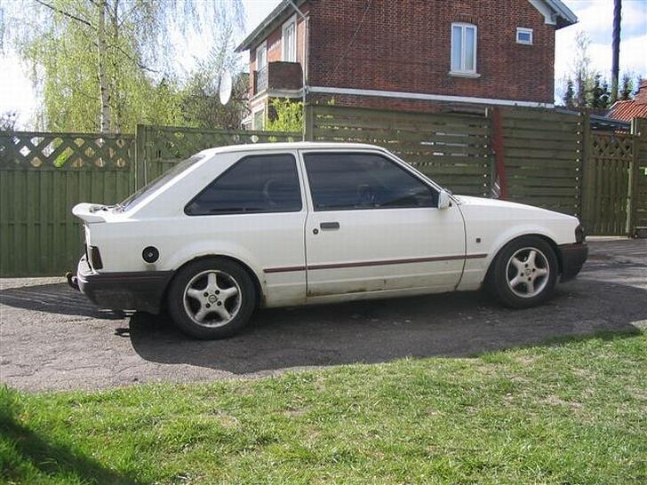Ford Escort 1,6 (solgt) billede 4