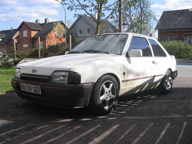 Ford Escort 1,6 (solgt) billede 8