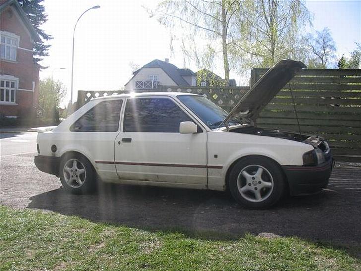 Ford Escort 1,6 (solgt) billede 9
