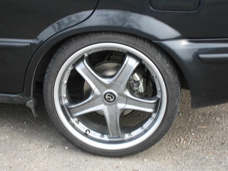 Mazda 323F billede 8