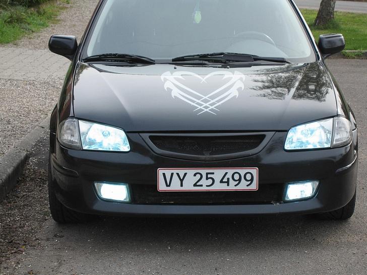 Mazda 323F billede 9