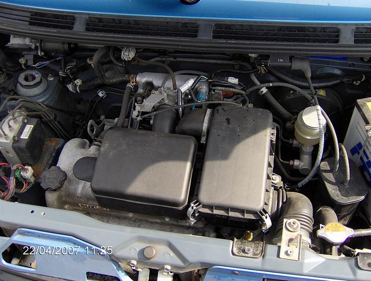 Suzuki Wagon R+ *SOLGT* - Ja , en motor er der. 99000 km. ved købstid , så ikke slidt endnu... billede 5