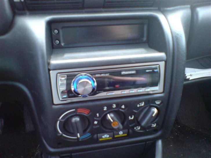 Opel Astra F Irmsc. Edi. SOLGT - Mit dejlige pioneer :P   og læg mærke til der er A/C :P billede 18