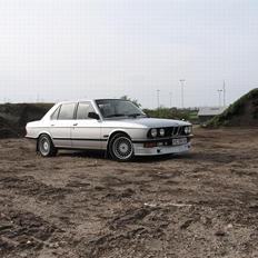 BMW E28 520i Solgt
