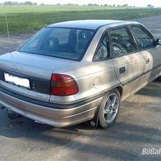 Opel Astra f Sedan (Slogt)