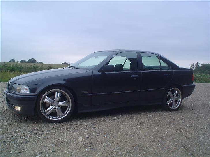 BMW 328i  aka 325i (SOLGT) billede 1