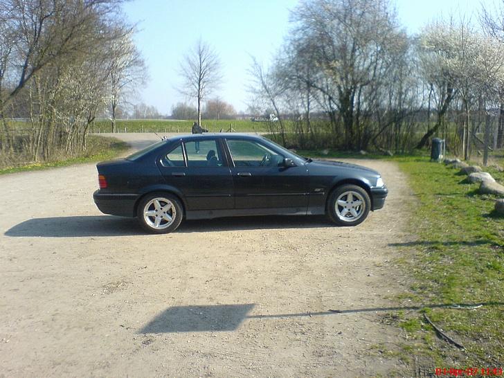 BMW 328i  aka 325i (SOLGT) billede 3