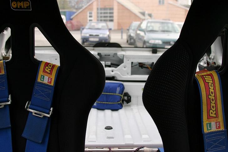 Peugeot 106 Rally - Bemærk den rippede bagende billede 8