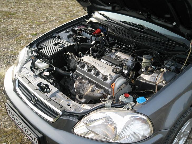 Honda Civic 1,5i LS - standard motorrum. billede 9