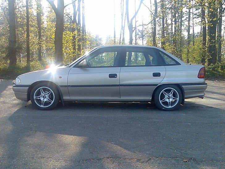 Opel Astra f Sedan (Slogt) billede 1