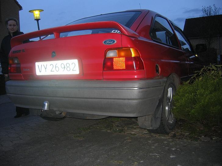 Ford escort 1.6(solgt)lortebil - der er den lige kommet hjem, fra kbh hvor den blev købt:) bemærk at den er beskidt! billede 3