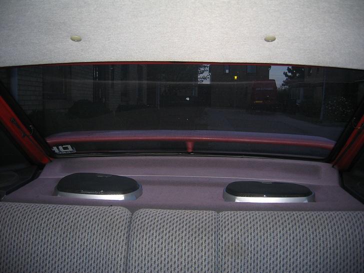 Ford escort 1.6(solgt)lortebil - de fire højtalere bagved:) billede 7