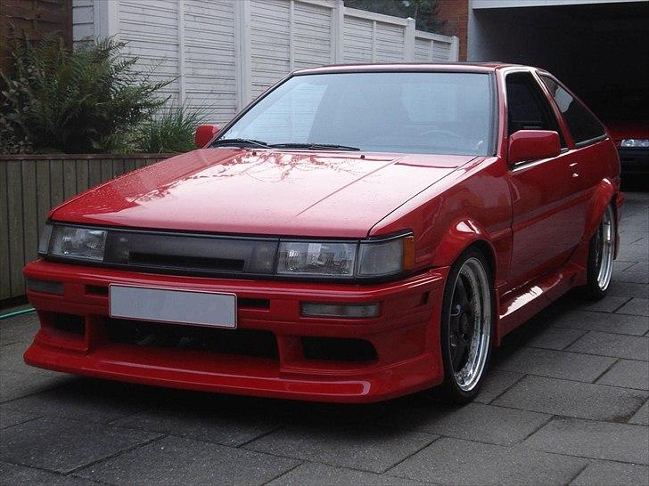 Toyota Corolla AE86 SOLGT - Så kom der dæk på sommerhjulene billede 1