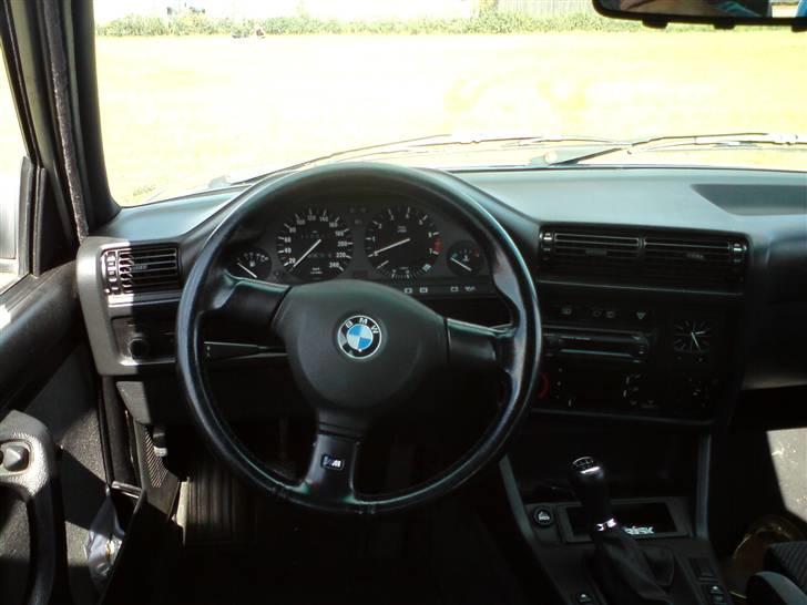 BMW E30 Touring - jow jow, den har et rat billede 4