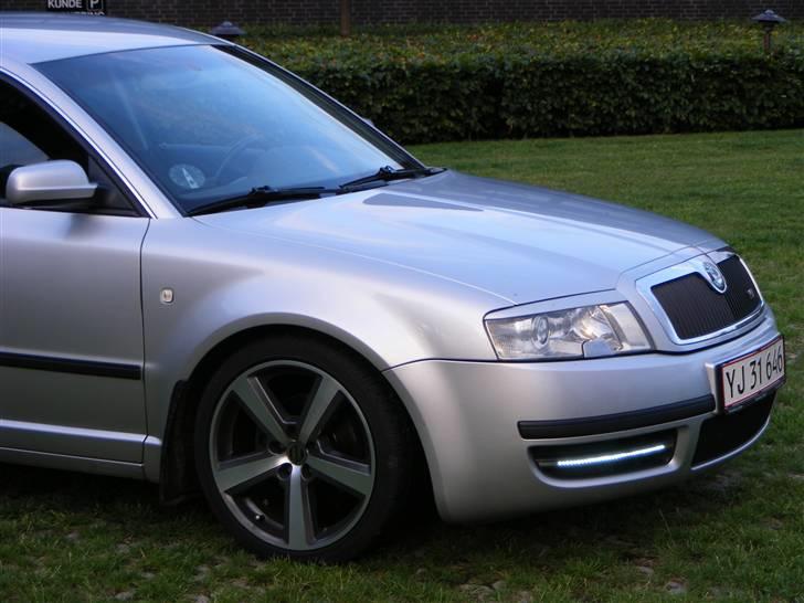 Skoda Superb (KongeSkoda) [SOLGT] - det er helt vildt så godt det kører..... billede 15