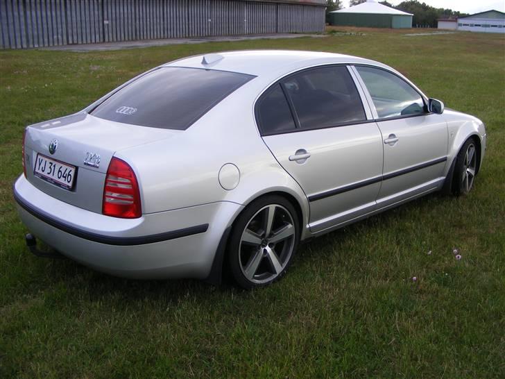 Skoda Superb (KongeSkoda) [SOLGT] billede 16