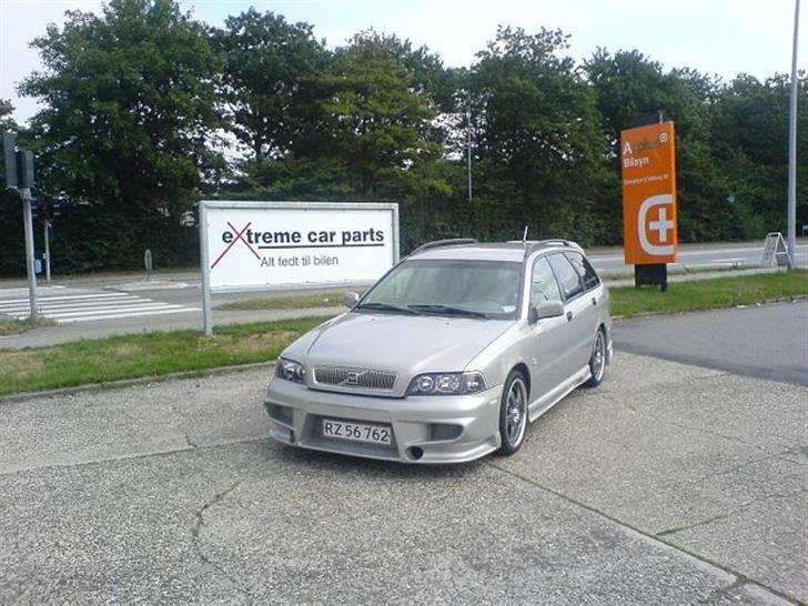 Volvo V40 CarZone "Solgt" - Ved Extreme carparts i esbjerg hvor de fleste dele til bilen er købt billede 1
