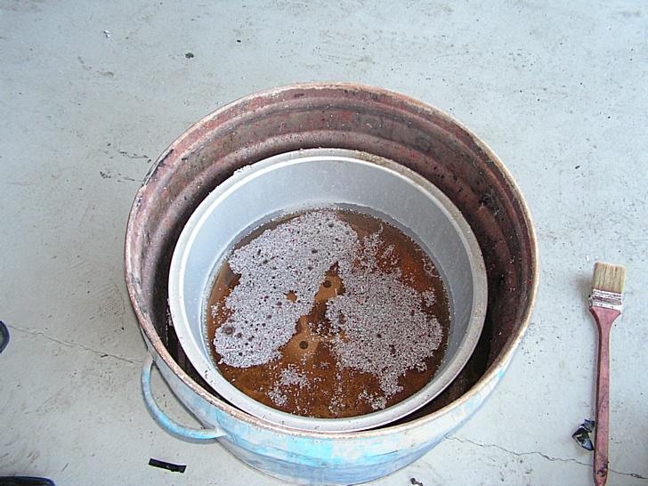 VW Golf 4 1,8 underopbygning - porshe fælg som er i lak fjerner for at fjerne lakken til polering billede 8