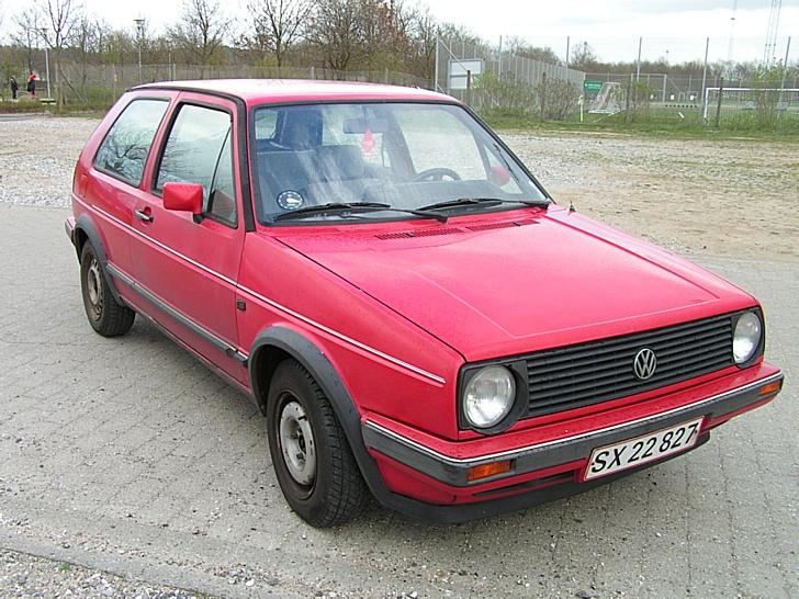 VW Golf (SOLGT!) - Bilen da jeg fik den.. Synes selv der er sket en del på så kort tid og budget :P billede 9