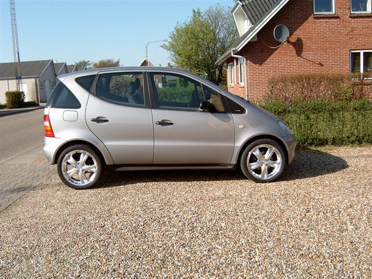Mercedes Benz A160  1999  * SOLGT * - Lige monteret nye 17" alufælge billede 3