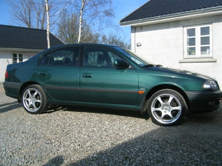Toyota Avensis 2.0 Sol (solgt) billede 2