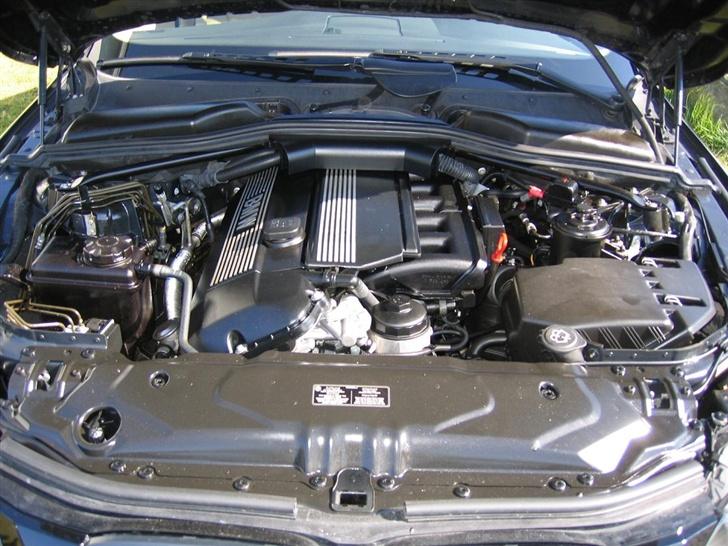 BMW E60 "BLACK" KONEBILEN - Engine room billede 10