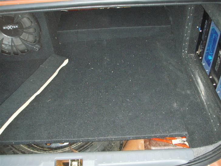 Nissan primera SE - adgang til reservedæk.:D godt med et stort bagagerum hehe billede 11