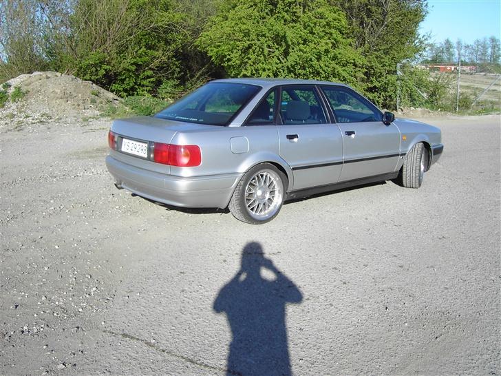 Audi 80 B4 (total skadet) - Virkelig prof billed, med skygger og det hele hehe.. billede 4