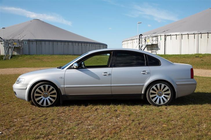 VW Passat 3B *solgt* - så blev der malet kofangere og dørlister billede 10