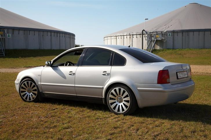 VW Passat 3B *solgt* - så blev der malet kofangere og dørlister billede 11