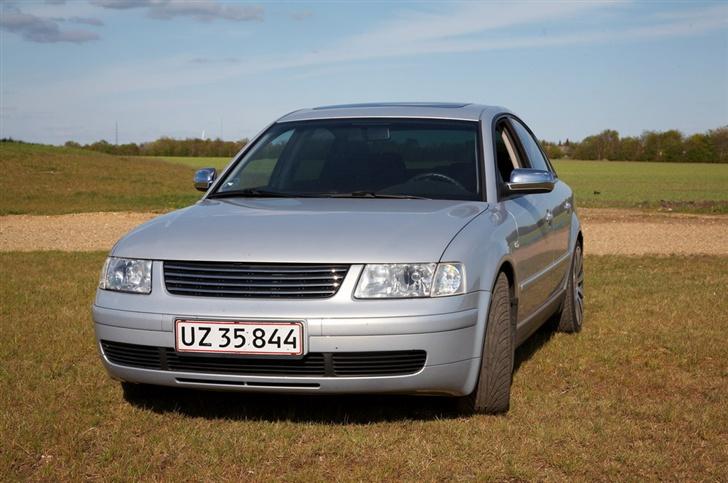 VW Passat 3B *solgt* - så blev der malet kofangere og dørlister billede 13