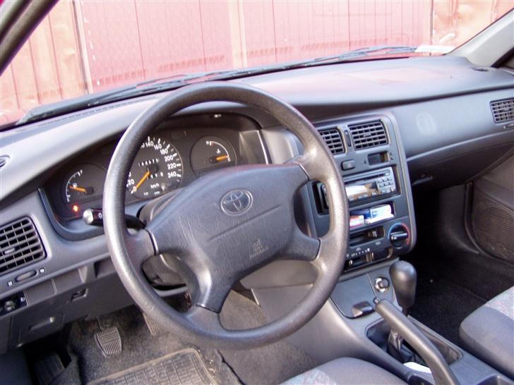 Toyota carina e solgt billede 11