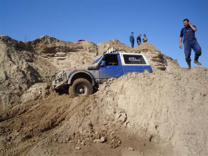 Nissan patrol frk blå ---solgt-- - et lille hul med mudder  billede 4