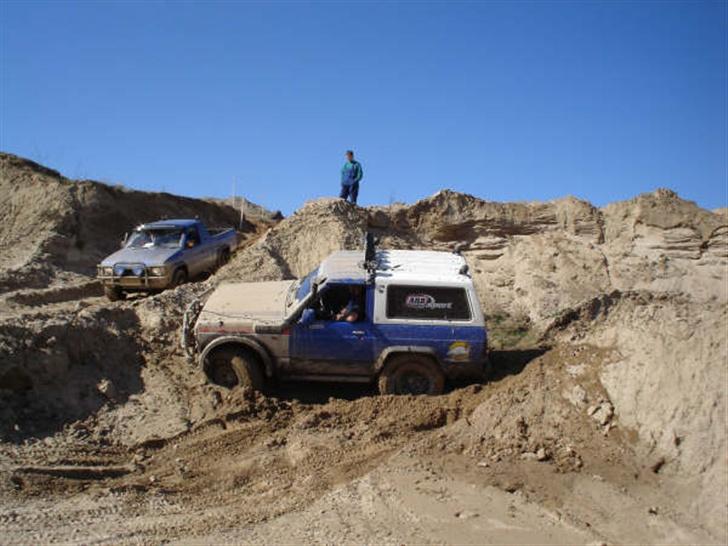 Nissan patrol frk blå ---solgt-- - et lille hul med mudder  billede 5