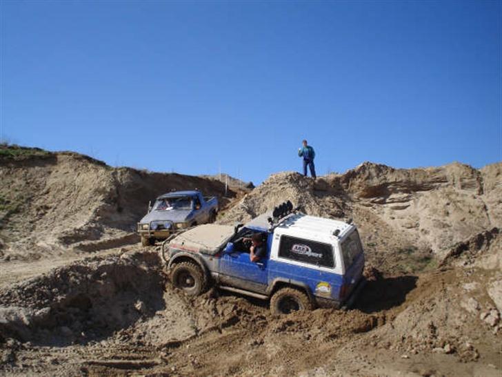 Nissan patrol frk blå ---solgt-- - et lille hul med mudder  billede 6