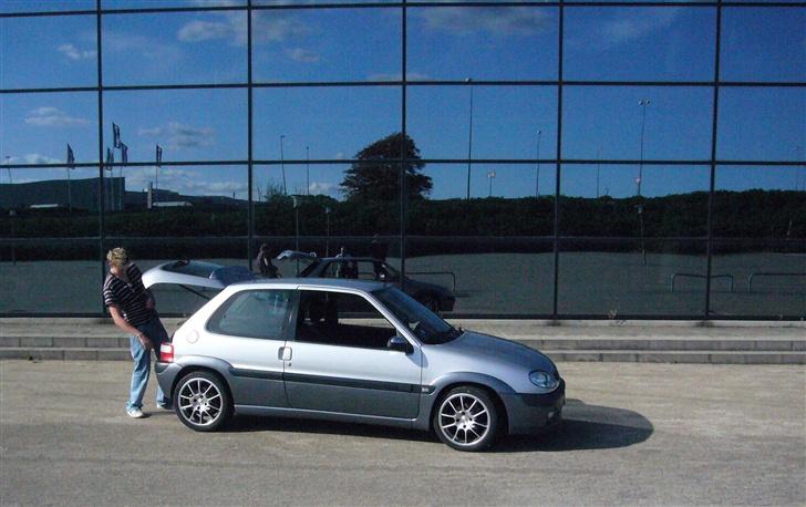 Citroën Saxo DØD! - Den bagagerumsklap er sq farlig :P billede 4